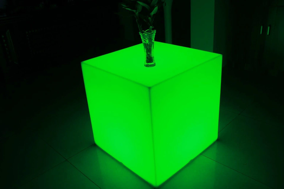 Rigeba Hot Sale Different Size LED Shining Battery Powered Cube for Party Events